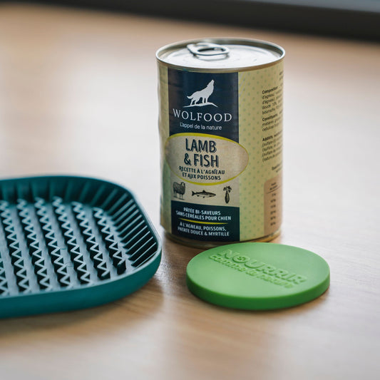 Routine humide : 12 pâtée Lamb & Fish + 1 tapis de léchage + 1 couvercle